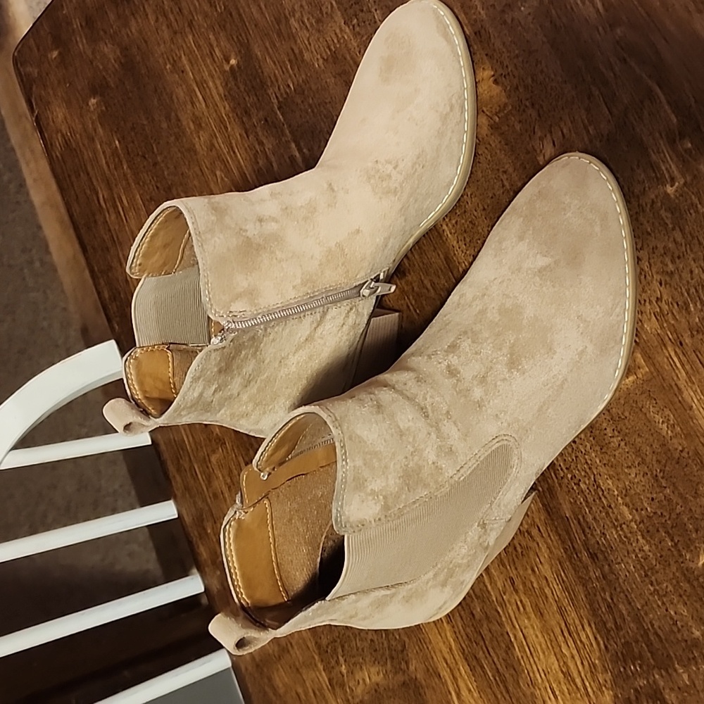 Womens sz 8 Booties